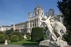 欧洲白色建筑雕塑风景图片