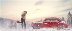 雪地里拥抱的情侣图片