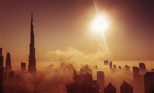黄昏下的迪拜城市建筑高清图片