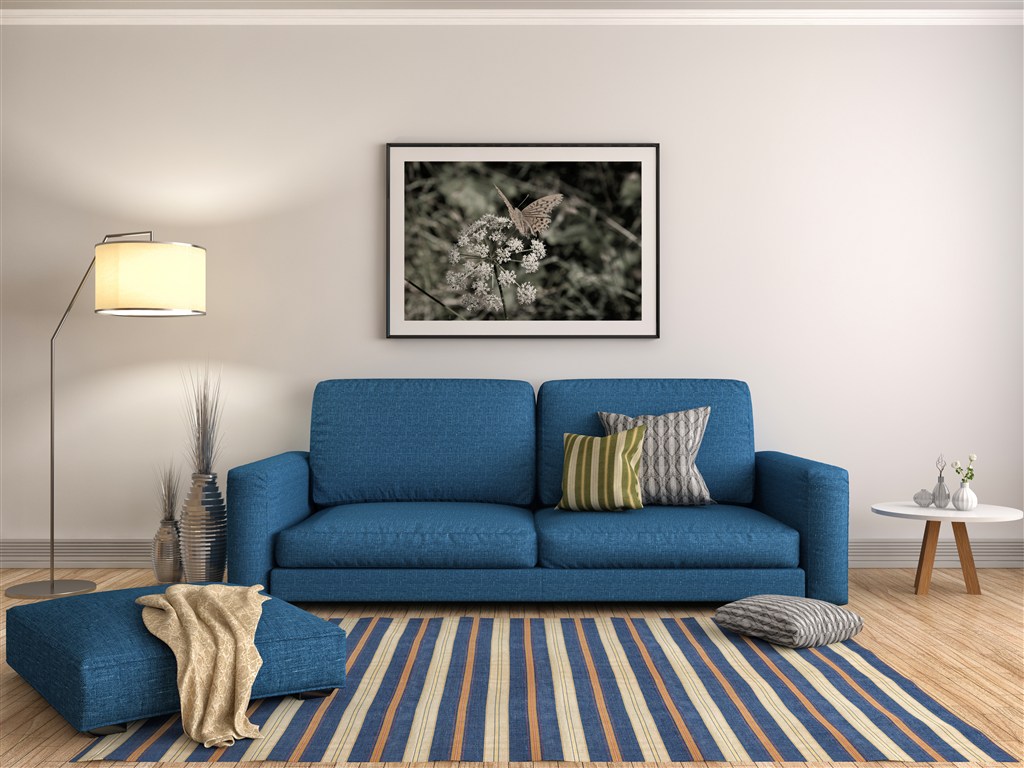 蓝色沙发装修效果图白色沙发墙壁画装饰设计