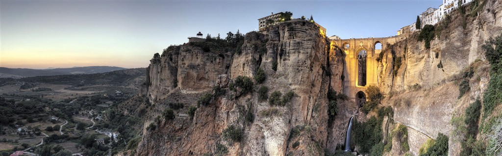 山巒高清風景畫