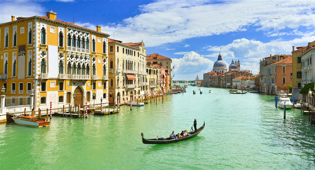 威尼斯小镇风景画