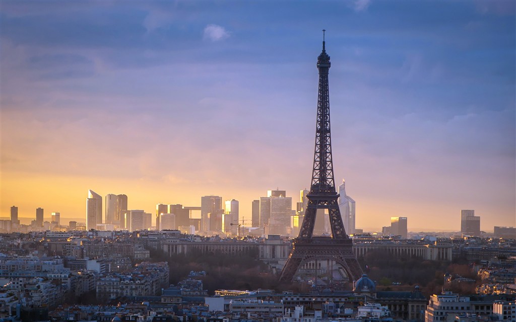 黄昏巴黎铁塔风景画