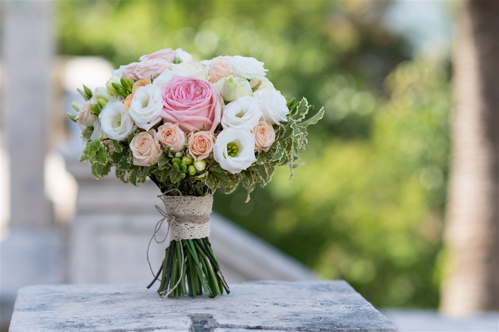 唯美玫瑰婚礼花球花束图片