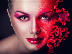 红色鸡冠花创意造型美女图片