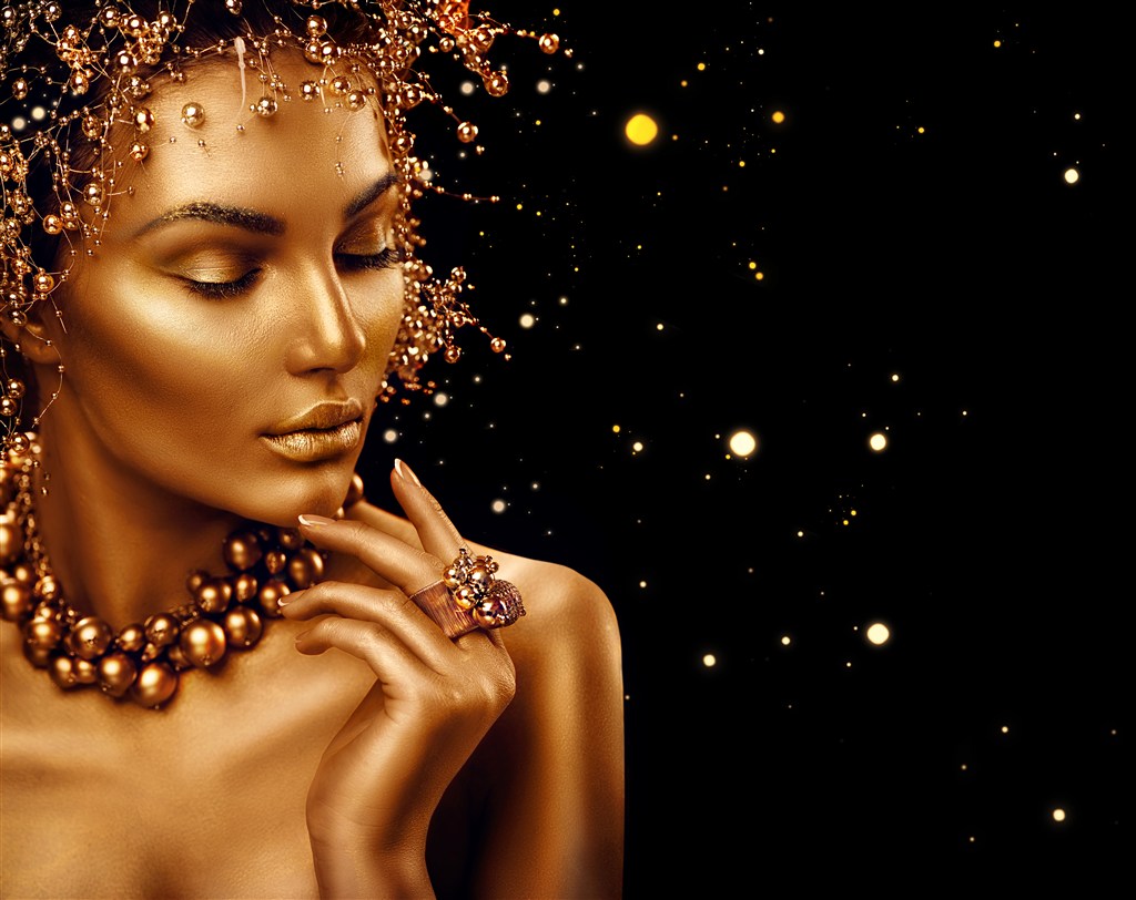 金色珠子创意造型美女图片