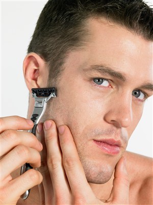 剃须刮胡子的男人图片