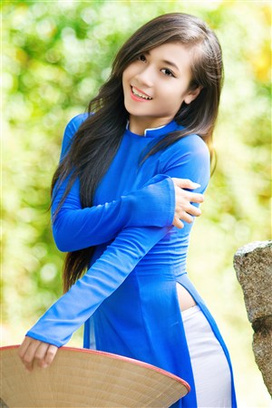越南蓝色旗袍美女图片