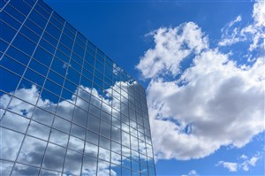 玻璃幕高楼大厦蓝天白云图片