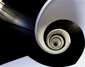 黑白双色螺旋旋转楼梯