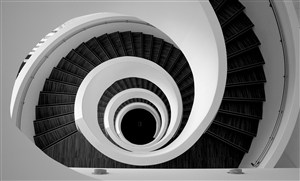 黑白分明的螺旋楼梯