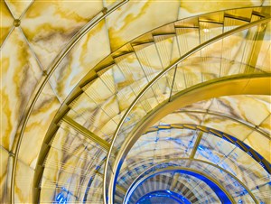 黄色瓷砖玻璃螺旋楼梯