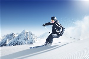 冬日雪山滑雪圖片