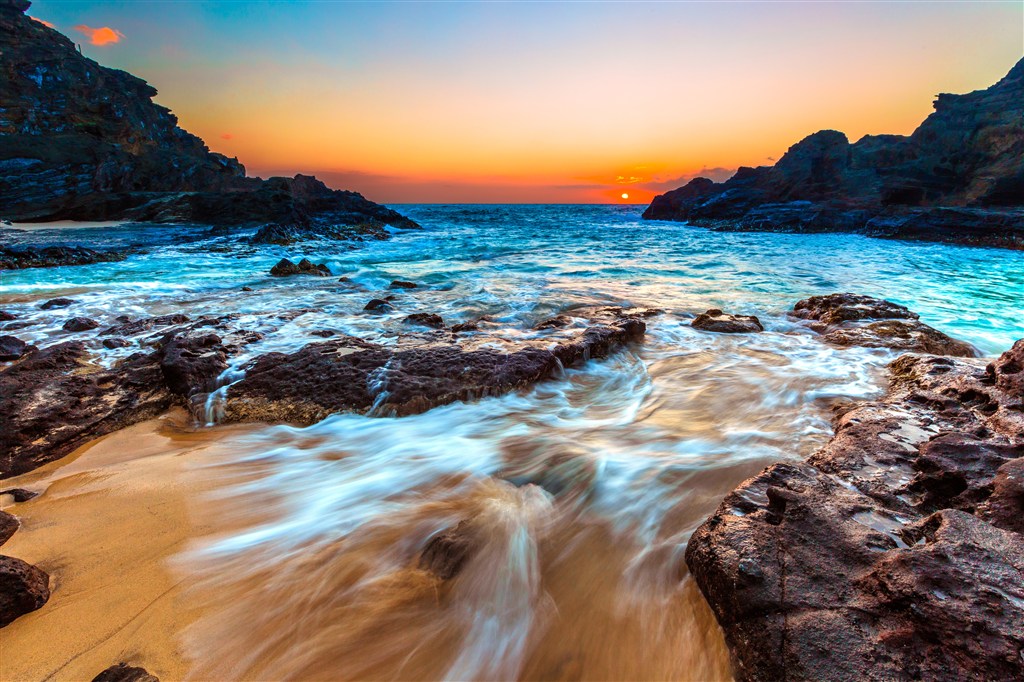 高清唯美海滩激流唯美风景图片