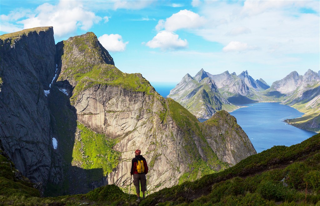 高清徒步旅游山水風(fēng)景圖片