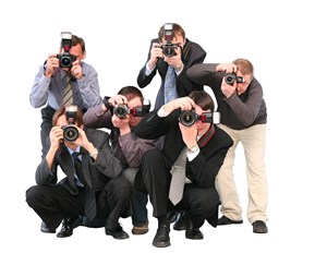 国外一群职业人物拿相机摄影师图片