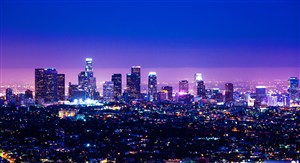 地平线在大厦晚上在洛杉矶街市加利福尼亚商业区