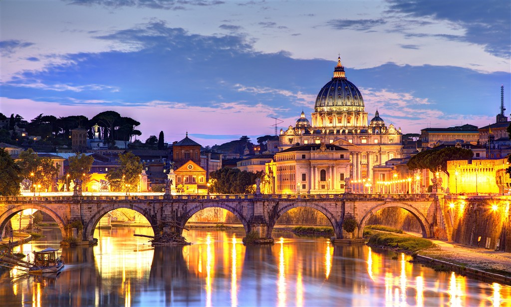 罗马台伯河和圣彼得大教堂夜景高清