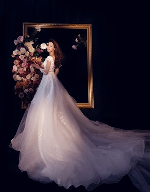 镜框下的美丽新娘
