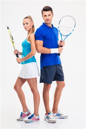 打网球运动的男女情侣图片