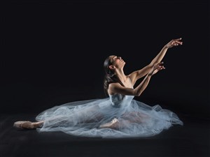 古典芭蕾现代舞美女图片