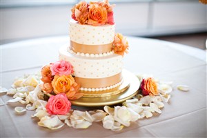 唯美花朵橘色靓丽双层鲜花生日蛋糕图片