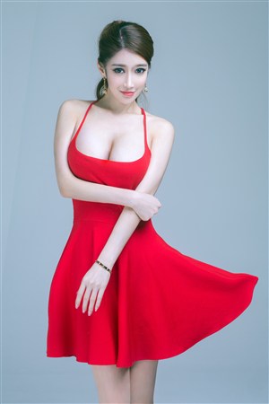 穿红色吊带裙时尚美女空姐写真摄影