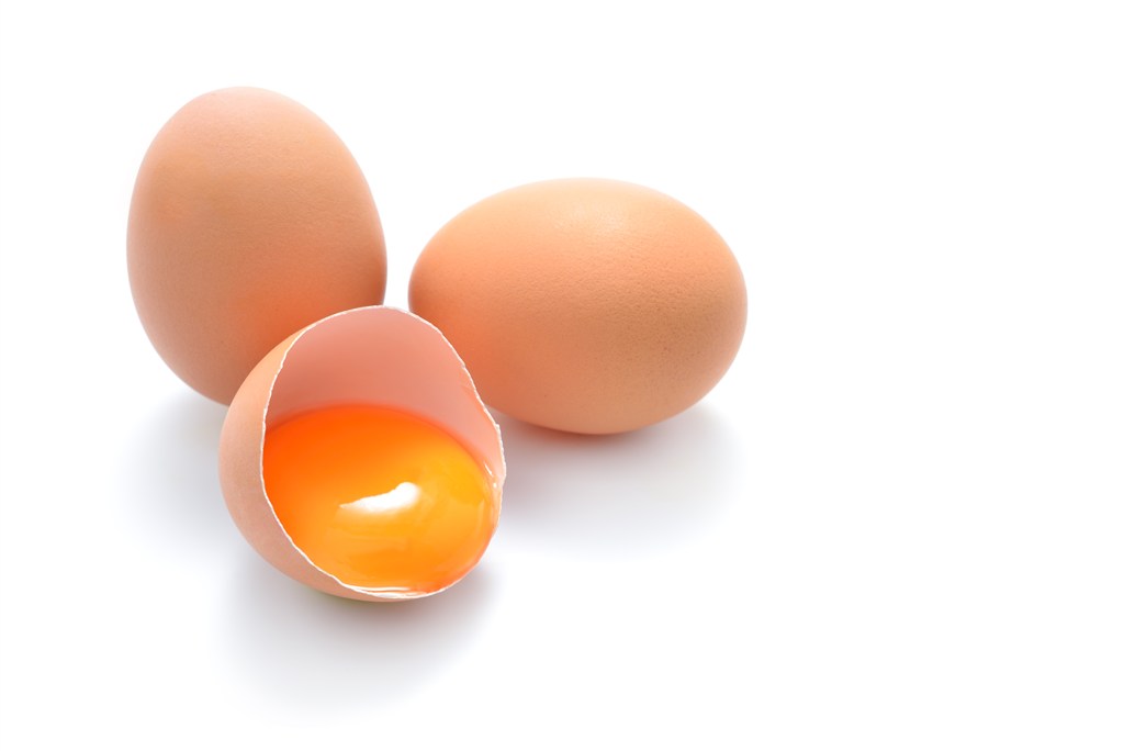 蛋壳里面的蛋黄高清摄影图片