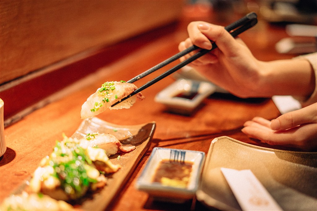 正在吃東西吃飯美食海鮮腸粉