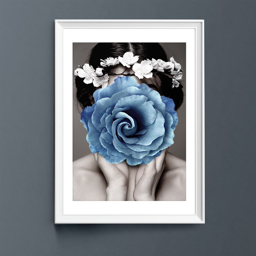蓝色花朵女性装饰画