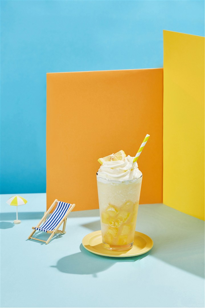 咖啡店冷饮图片-柠檬冰淇淋