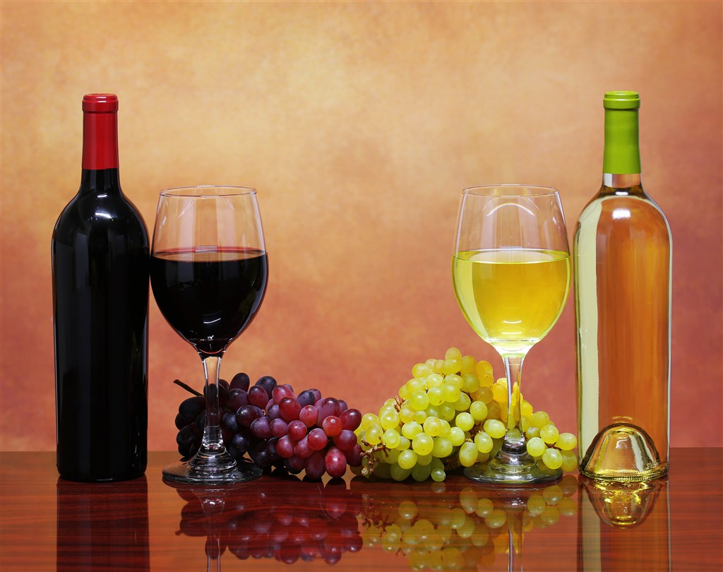 红葡萄酒和黄葡萄酒