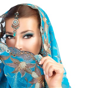蓝色头纱下的印度美女图片