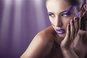 5K紫色创意造型美女图片