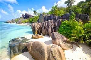 高清唯美海边沙滩礁石风景图片