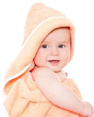 披着毛巾的可爱宝宝图片