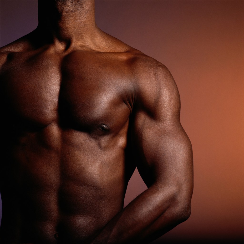 黑黝黝肌肉猛男图片