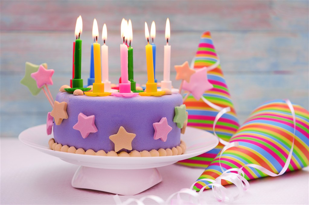 紫色快乐生日蛋糕图片