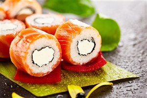 圆形三文鱼日本传统美食 