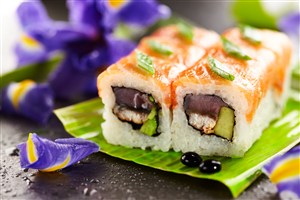 可口诱人的三文鱼寿司高清摄影
