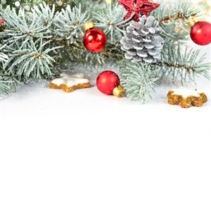 挂满圣诞树的红色小球高清图片