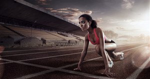 双手放在跑道上的女性运动员高清摄影图片