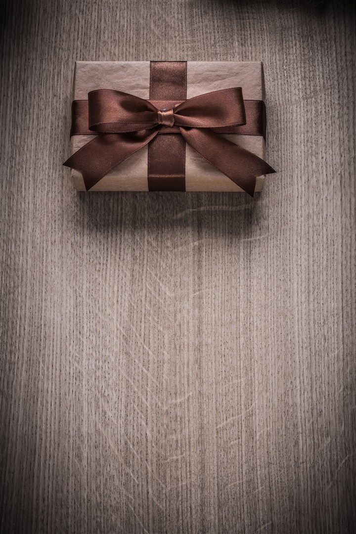 灰色纹理背景礼物盒高清摄影图