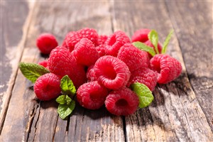 健康绿色红色树莓高清摄影图片