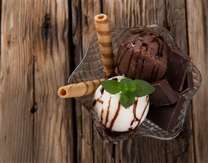巧克力雪糕冰淇淋球
