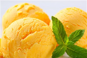 黄色冰淇淋球特写
