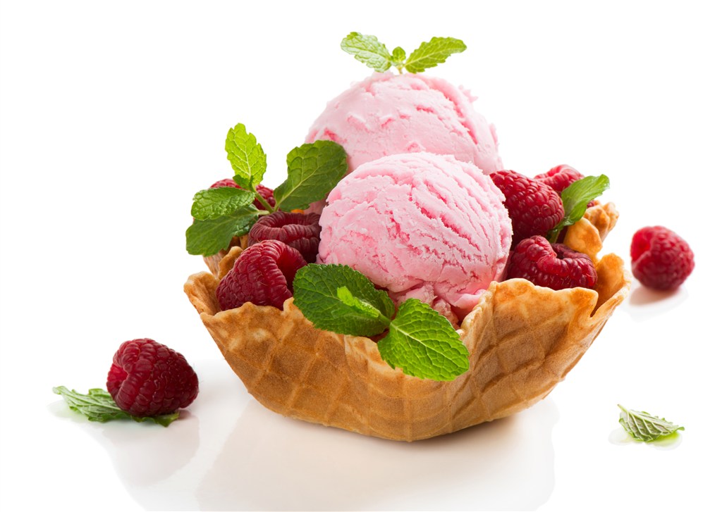冰淇淋球草莓覆盆子