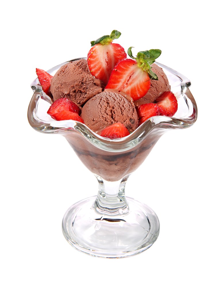 一杯草莓巧克力冰淇淋