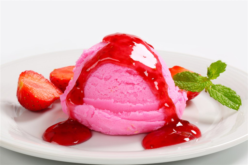 草莓汁雪糕冰淇淋