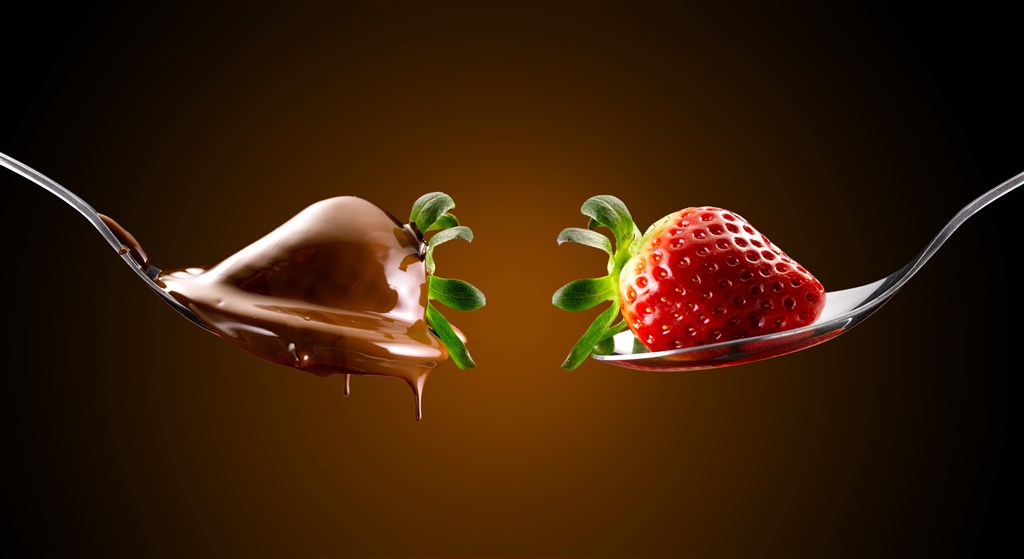 巧克力酱草莓高清摄影图片